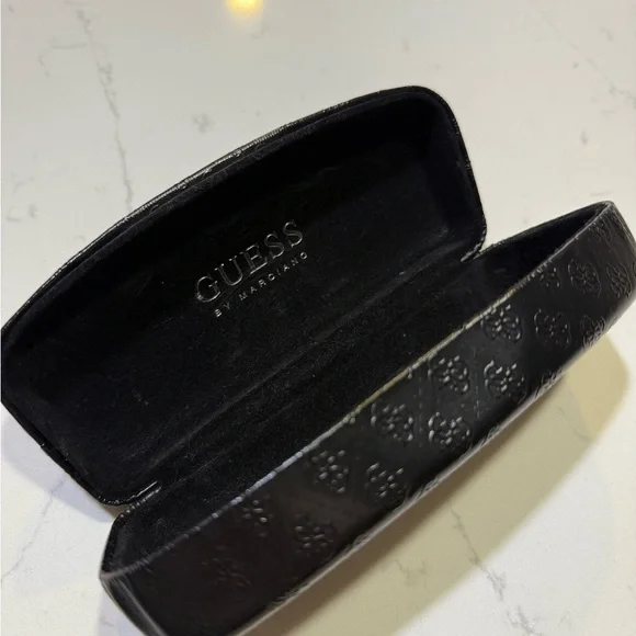 Guess Women's Y2K Vintage 2008 Sunglasses - Picture 10 of 10